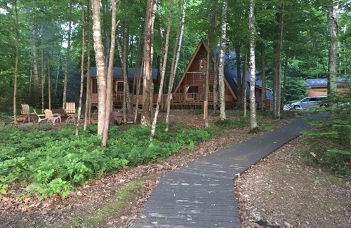 Elcho Cottage | Loon Lodge- Lakefront Cottage on Enterprise Lake