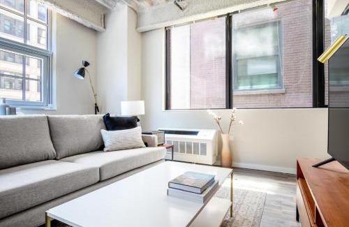 Downtown Chicago Apartment | Loop 1BR w Gym Roof nr Millennium Park CHI-387