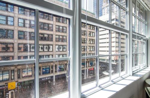 Downtown Chicago Apartment | Loop 1BR w Gym Roof nr Millennium Park CHI-387