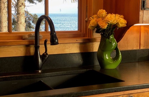 Lutsen Cabin | Lorelei of the Lake - Charming Cabin & Guest Cabin on the Shore of Lake Superior