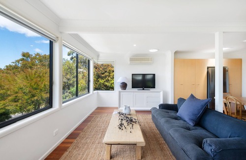 Vincentia House | Lorikeet: Blenheim beach house: Coastal oasis