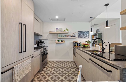 Greenpoint Condo | Lorimer Court by Rove | PH w/Terrace & Shared Gym