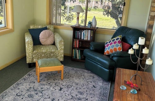 Lorn House | Lorn Farm Stay 30 minutes to Hunter Valley wineries & wide open spaces.