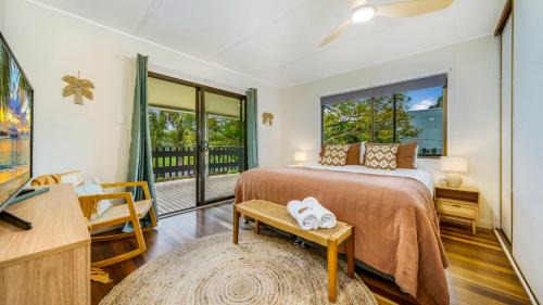 New Brighton House | Lorraine's Beach house - 3 mins walk to beach