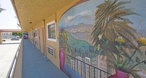 West Athens Hotel | Los Angeles Inn & Suites - LAX