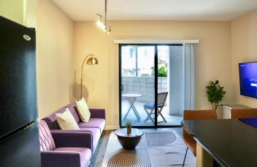 Carthay Circle Apartment | Los Angeles Suite LACMA