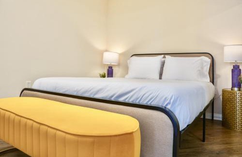 Carthay Circle Apartment | Los Angeles Suite LACMA