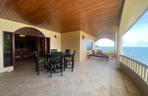Placencia Villa | Los Porticos