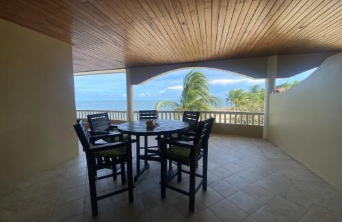 Placencia Villa | Los Porticos