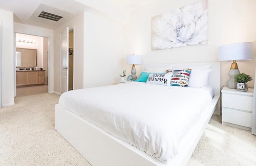 Westlake South Apartment | Los Stylish Apartment Nice Area DTLA