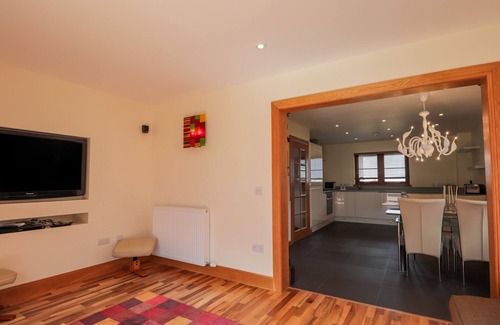 Lossiemouth Cottage | LOSSIEMOUTH BAY COTTAGE, family friendly, with pool in Lossiemouth