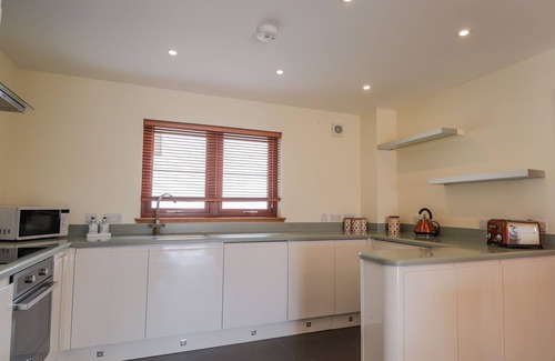 Lossiemouth Cottage | LOSSIEMOUTH BAY COTTAGE, family friendly, with pool in Lossiemouth