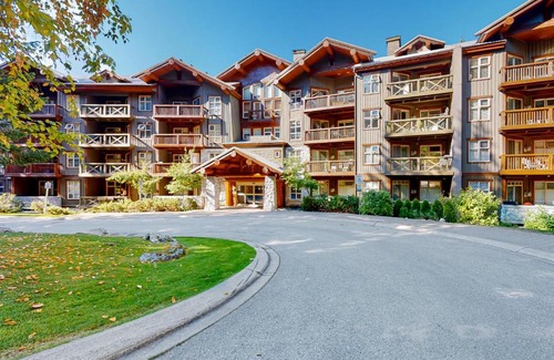 Blackcomb Hotel | Lost Lake Lodge III