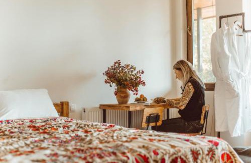 Sighnaghi Hotel | Lost Ridge Inn, Brewery & Ranch