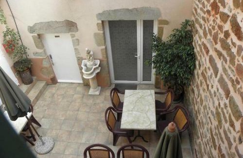 Issoire Hotel | L’Ostalou