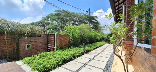 Seremban House | Lot2990 Seremban 3 Homestay by SkyLimit Suites