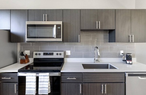 Maryvale Village Apartment | Lotus 1BD 1 - One Bedroom Apartment, Sleeps 2