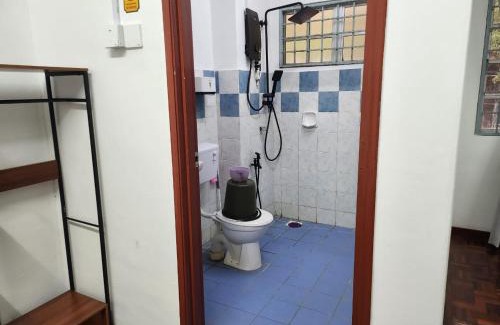 Seri Kembangan House | LOTUS HOMESTAY