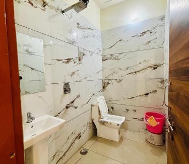 Thanesar Hotel | Lotus Hotel