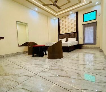 Thanesar Hotel | Lotus Hotel