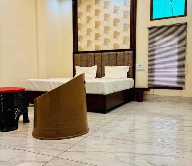 Thanesar Hotel | Lotus Hotel