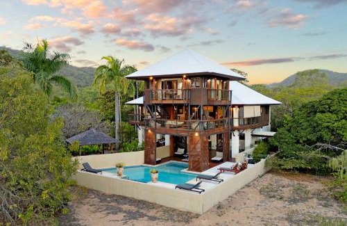 Horseshoe Bay House | Lotus House