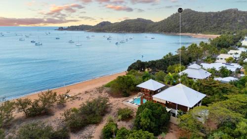 Horseshoe Bay House | Lotus House