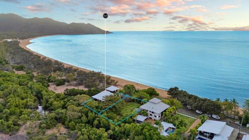 Horseshoe Bay House | Lotus House