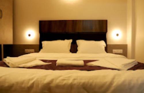 Kankavali Hotel | LOTUS LODGE Kalmath
