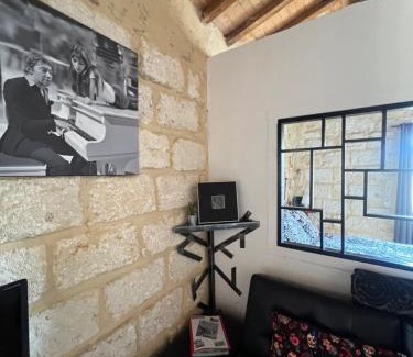 Aigues-Mortes Medieval City Apartment | Lou Mirèio