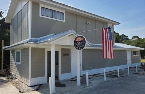 Carrabelle Apartment | Lou's Place @ COLE'S LODGE
