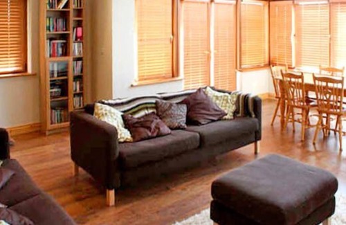Union Hall Cottage | LOUGH CLUHIR COTTAGE, pet friendly in Union Hall, County Cork