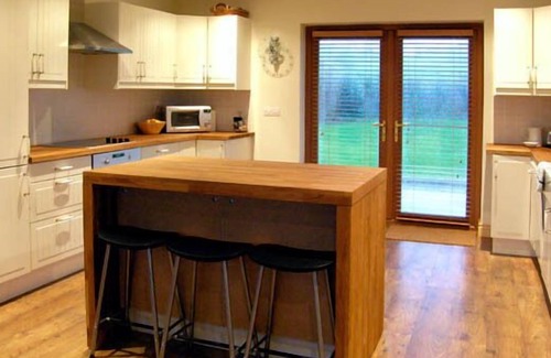Union Hall Cottage | LOUGH CLUHIR COTTAGE, pet friendly in Union Hall, County Cork