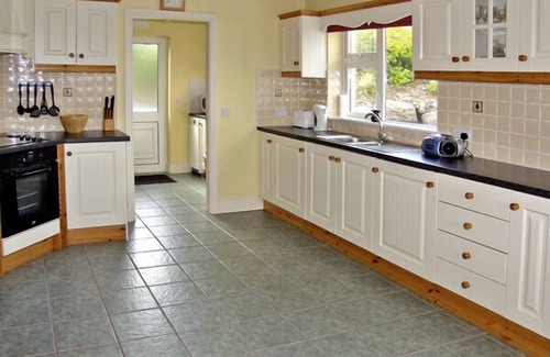 Caherdaniel Cottage | LOUGH CURRANE COTTAGE, pet friendly in Waterville, County Kerry