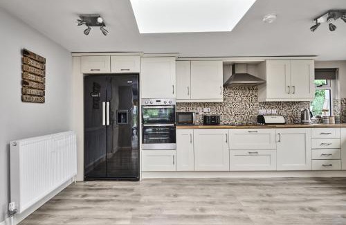 Enniskillen House | Loughside Lodge - Fermanagh 5 bed waterside bungalow