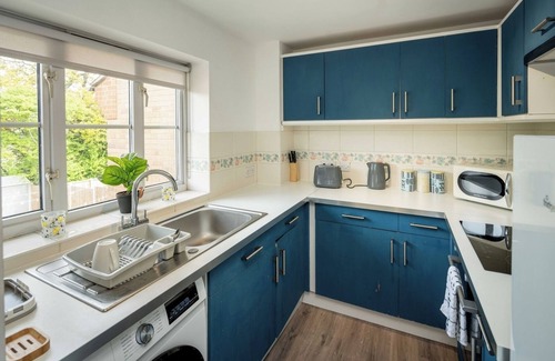 Loughton Apartment | Loughton Hideaway: Cozy 1BD Near Tube and Nature