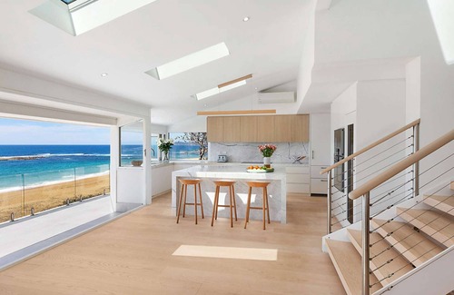 Forresters Beach House | Loulou Beach House Luxe – Beachfront Gem