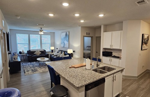 Secret Cove Apartment | Lounge in Heaven
