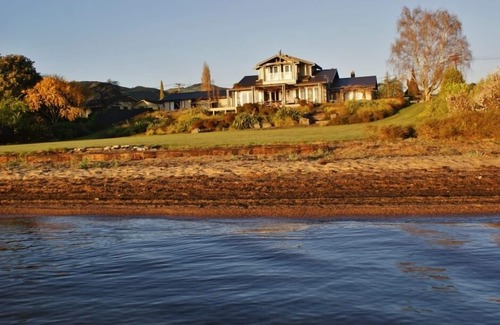 Ngongotaha House | Lounge to Lake - Water's Edge, Lake Rotorua