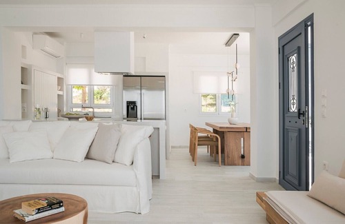 Mousata Villa | Lourdas White Villa