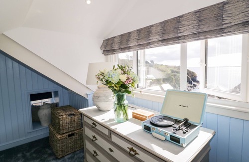 Cadgwith House | LOUVAIN, family friendly, luxury holiday cottage in Ruan Minor