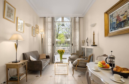 Palais-Royal Apartment | Louvre/Palais Royal Garden Two Bedroom Triplex