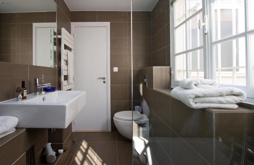 Les Halles Apartment | Louvre Penthouse PadATerre Owner Direct since 1999