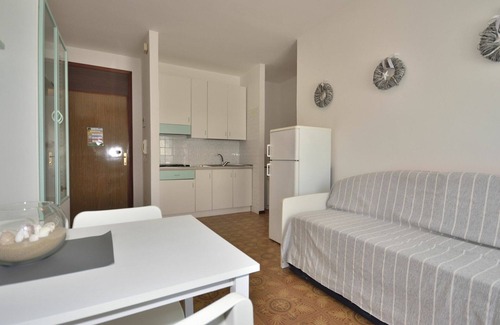 Bibione Lido del Sole Apartment | Lovely apartment for 4 guests with A/C, WIFI, TV, balcony, pets allowed and parking