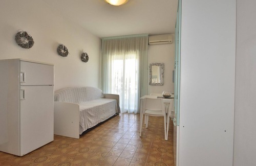 Bibione Lido del Sole Apartment | Lovely apartment for 4 guests with A/C, WIFI, TV, balcony, pets allowed and parking