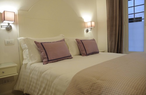 Rione XI Sant'Angelo Apartment | Lovatelli Apartment Home at the Capitol