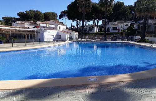 Javea Apartment | Love 2 bed apartment. Sleeps 4 with wifi, satellite TV and pool.