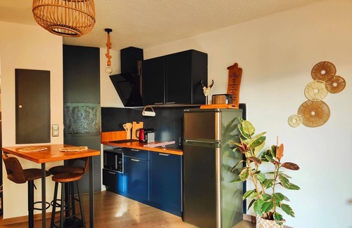 Pezenas Apartment | Love and bubbles : Private Jacuzzi 🛁 5 min walk from the heart of town 🏫