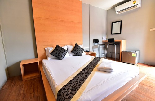 Bang Phli Hotel | Love Box Resort