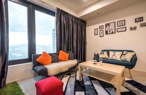 Downtown George Town Apartment | Love Come Home @ Sea View Suite 3BR for 10 pax
